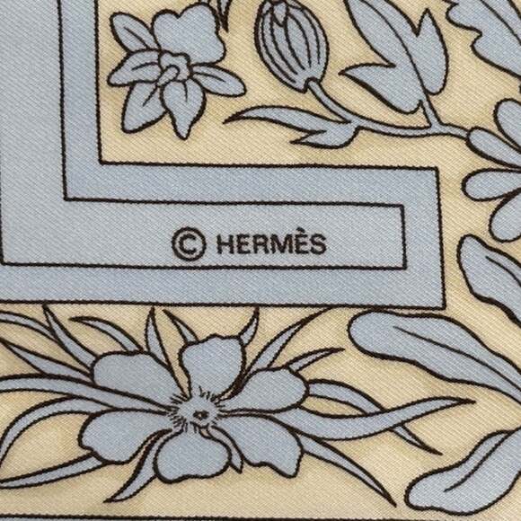 Hermes Hermès Joyaux de l'ete Carré 90 Scarf, a summer jewel for women, in bl... - Picture 4 of 6